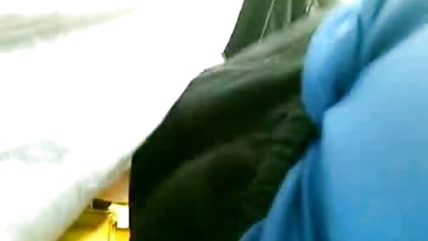 Dua babes super hot menggembirakan seorang kisah lucah korea lelaki dengan zakarnya yang besar
