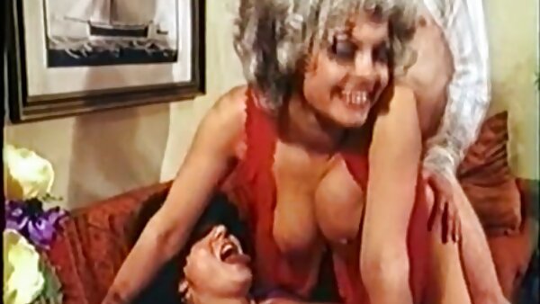 Tiga ayam video lucah fatin jantan besar dan gemuk di mulutnya yang kecil dan seksi