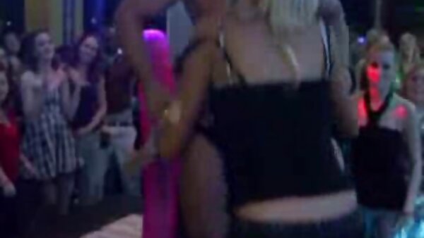 MILF batang melayu sedap berambut perang keriting dengan titties kendor fucks gila dalam hutan
