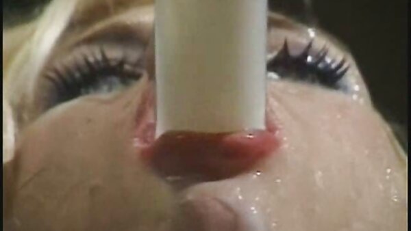 Bom cerita lucah video berambut perang yang menggoda menunggang kekasihnya dalam kedudukan gadis koboi