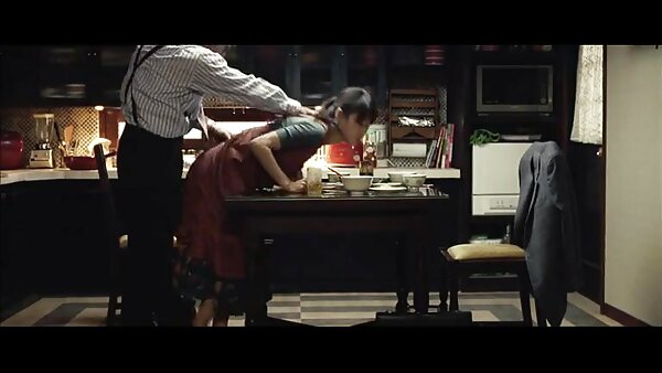 Nympho korea video lucah berambut merah langsing dan pucat mendapat lubang berbulu dibelasah
