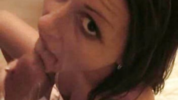 Si rambut coklat aksi melayu lucah seksi berumur lapan belas tahun disenangi oleh pengasuh tua