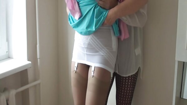 Roxxi Silver yang seksi dan miang telah dipukul oleh rakannya video lucah wan nor azlin yang basah