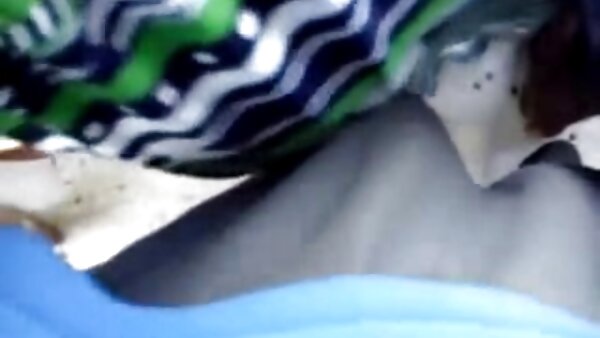 Babe hitam seksi menunggang ayam rakannya video lucah curang di atas katil