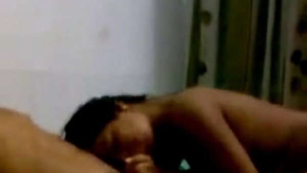 Gadis pertunjukan seksi menghisap BBC seperti perempuan video lucah awek melayu bogel murahan yang sangat berkelayakan
