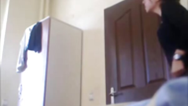 Cowgirl si rambut coklat yang nakal dan kisah lucah korea beremosi mendapat kedua-dua lubang digerudi