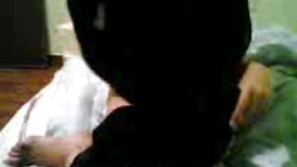 Ayam hitam melekat di full movie lucah mulut kecil dan seksi Samantha miang