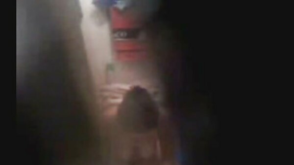 Gadis auburn rampasan dengan tetek menawan mendapat ditumbuk di video lucah suami isteri ruang tamu
