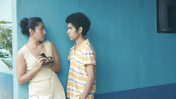 Seks tegar dengan berambut perang miang dan berpayudara besar dalam pendek seksi video sex berahi pendeknya