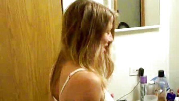 Video seks kumpulan panas video lucah melayu boleh dengan perempuan murahan berambut gelap Sandra Adrienne